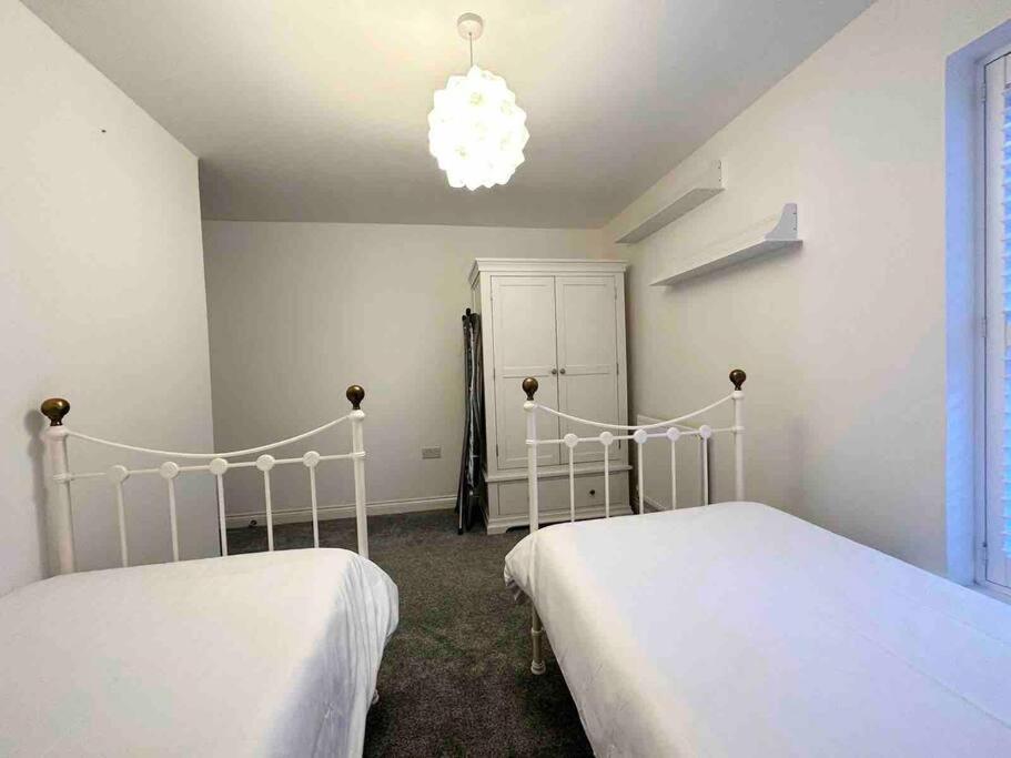 Serene Home Ideally Connected To Central London บรอมลีย์ ภายนอก รูปภาพ
